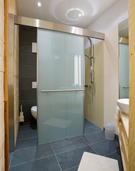 Datei:SD Wc Dusche Obstgartenzi.jpg