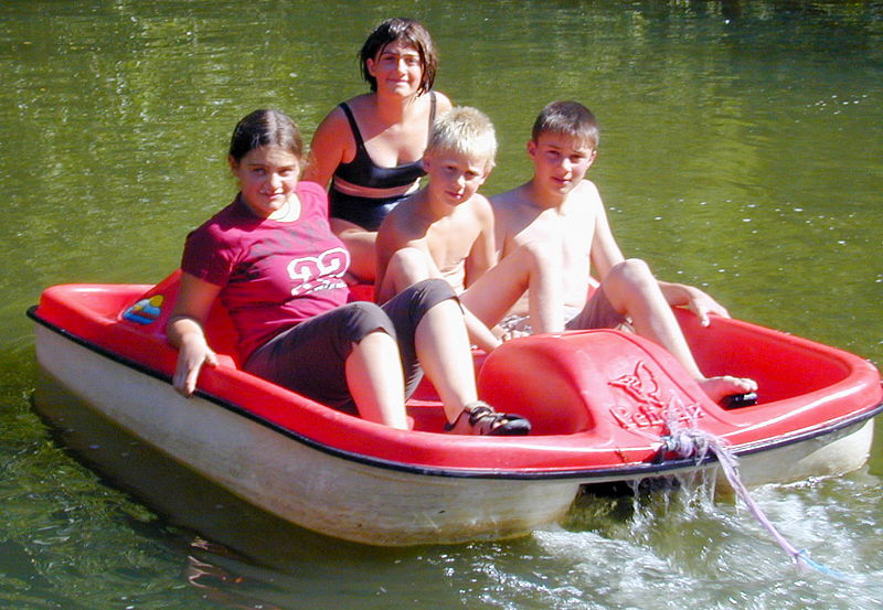 Datei:SG KInder Tretboot.jpg
