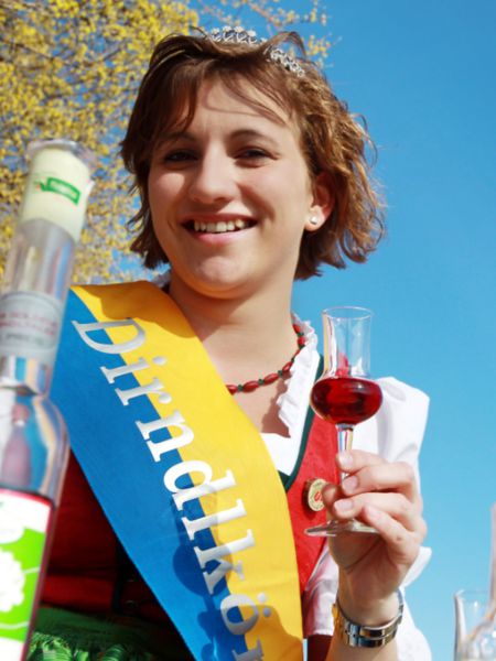 Datei:Doris I Dirndlbluete Weinfranz.jpg