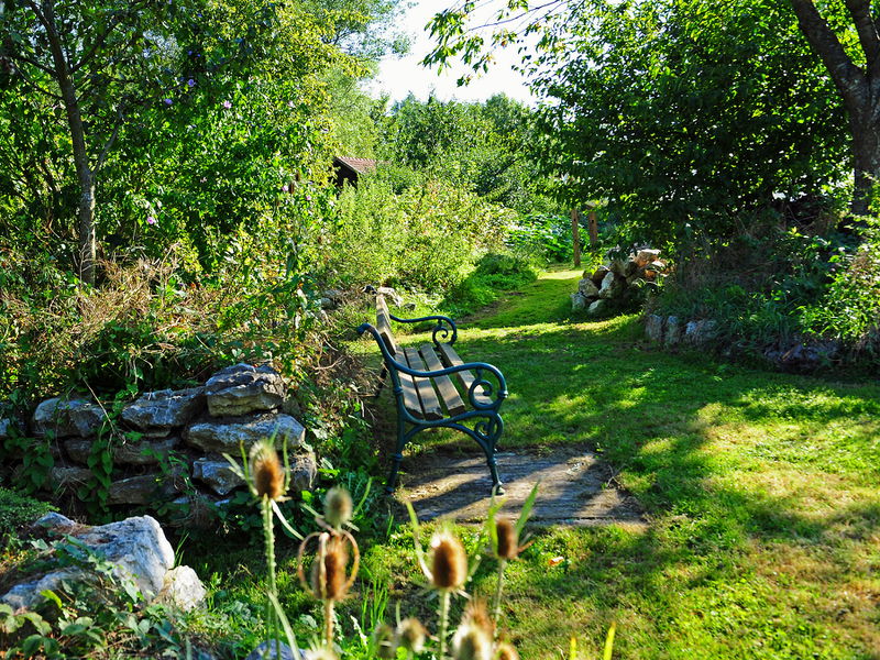 Datei:SG PG lauschiges Gartenbankerl.jpg