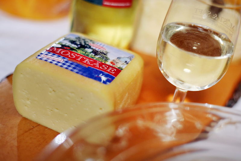 Datei:Mostkäse Most.jpg