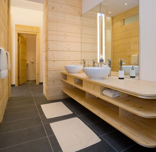 Datei:SD-Bad Zimmer 103 .JPG